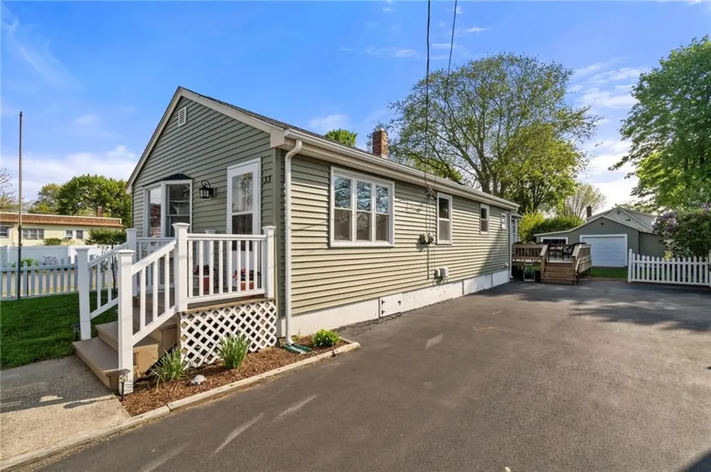 33 Morgan Street Portsmouth RI 02871