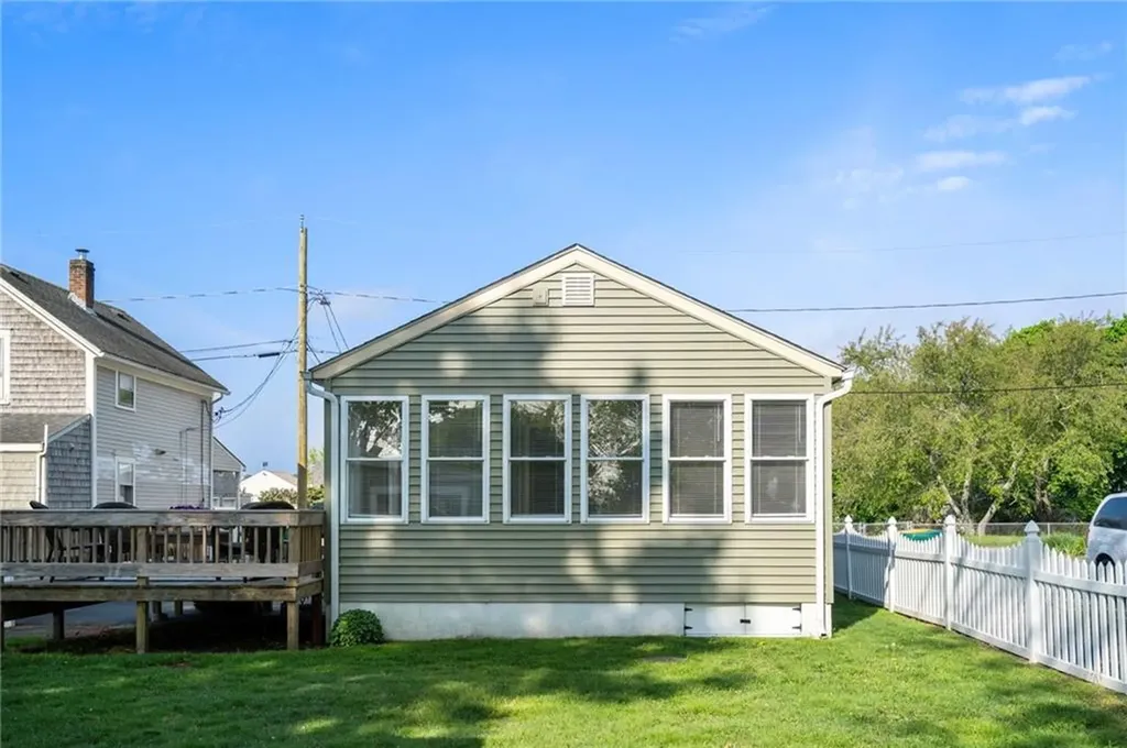 33 Morgan Street Portsmouth RI 02871