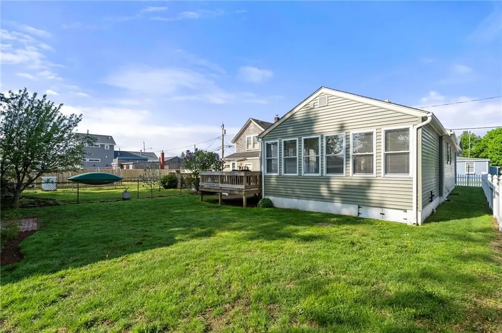 33 Morgan Street Portsmouth RI 02871