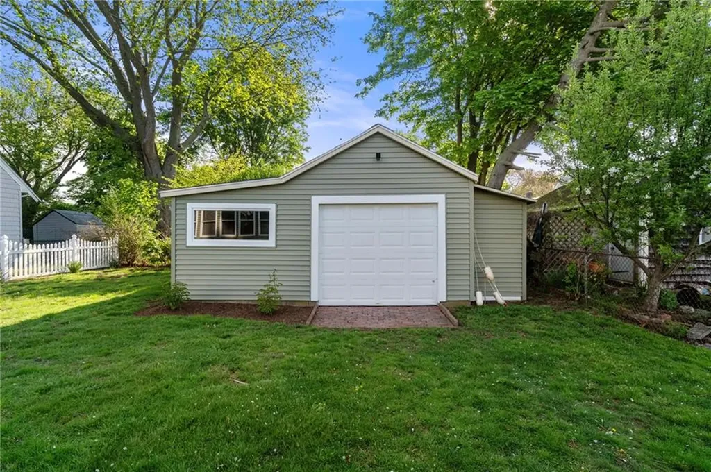 33 Morgan Street Portsmouth RI 02871