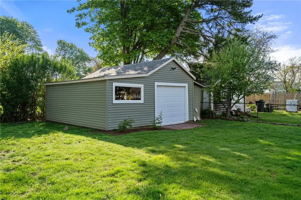 33 Morgan Street Portsmouth RI 02871