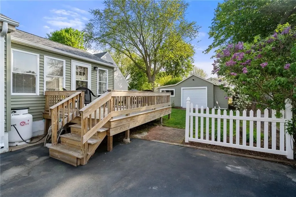 33 Morgan Street Portsmouth RI 02871