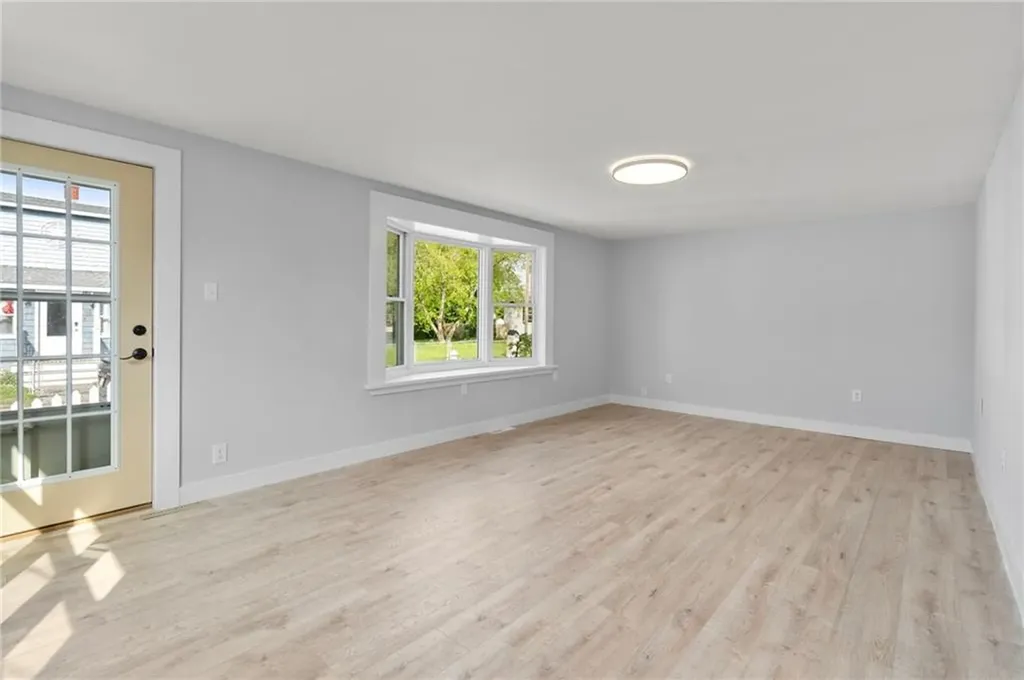 33 Morgan Street Portsmouth RI 02871