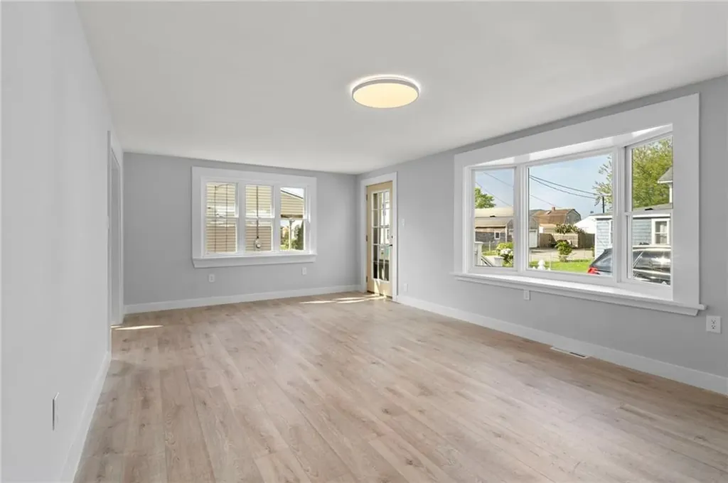 33 Morgan Street Portsmouth RI 02871