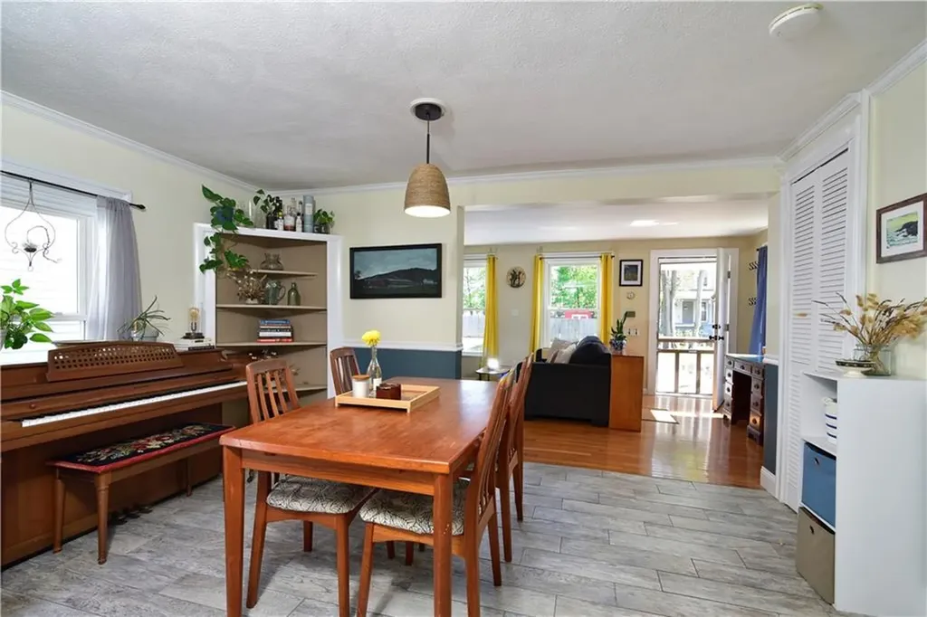 89 Rock Avenue Warwick RI 02889