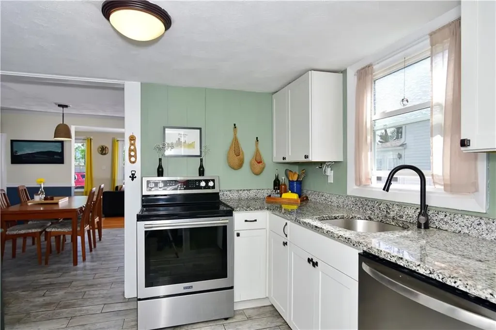89 Rock Avenue Warwick RI 02889