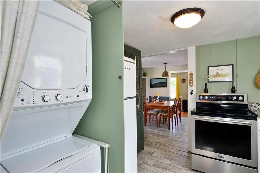89 Rock Avenue Warwick RI 02889