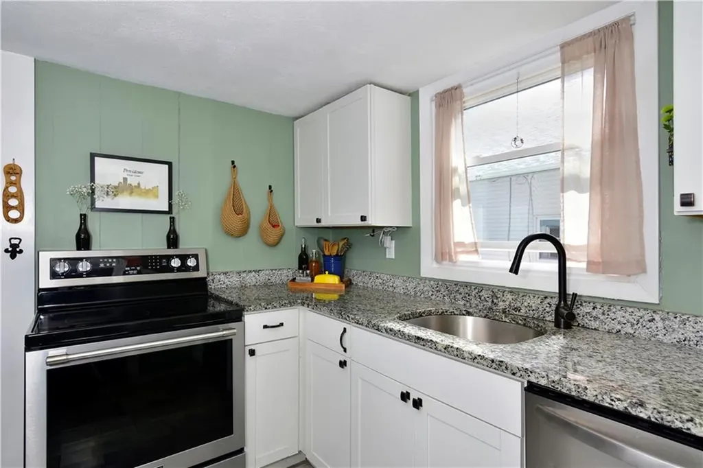 89 Rock Avenue Warwick RI 02889