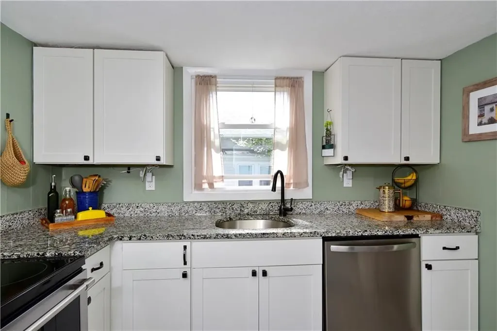 89 Rock Avenue Warwick RI 02889