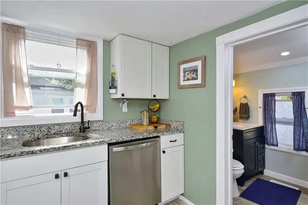 89 Rock Avenue Warwick RI 02889
