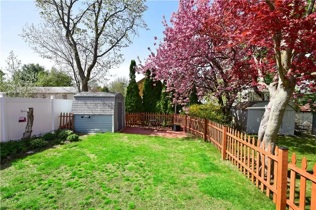 89 Rock Avenue Warwick RI 02889