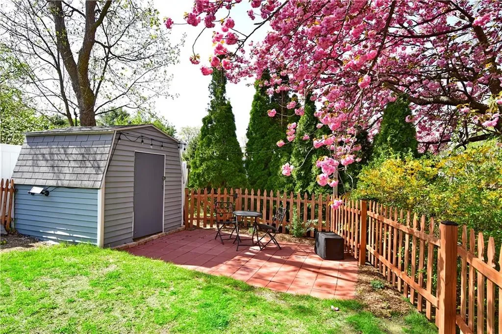 89 Rock Avenue Warwick RI 02889