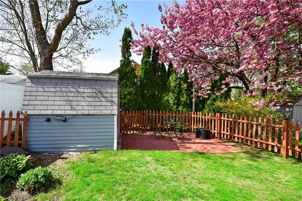 89 Rock Avenue Warwick RI 02889