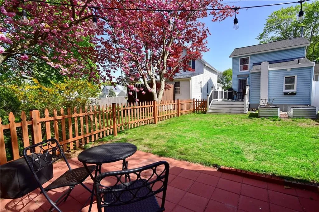 89 Rock Avenue Warwick RI 02889