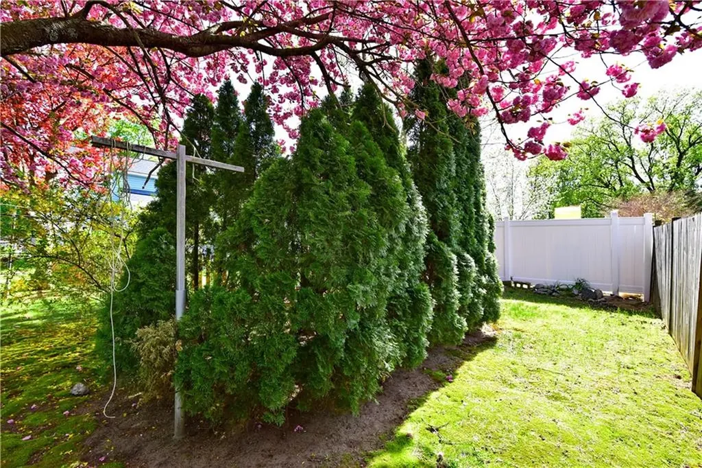 89 Rock Avenue Warwick RI 02889