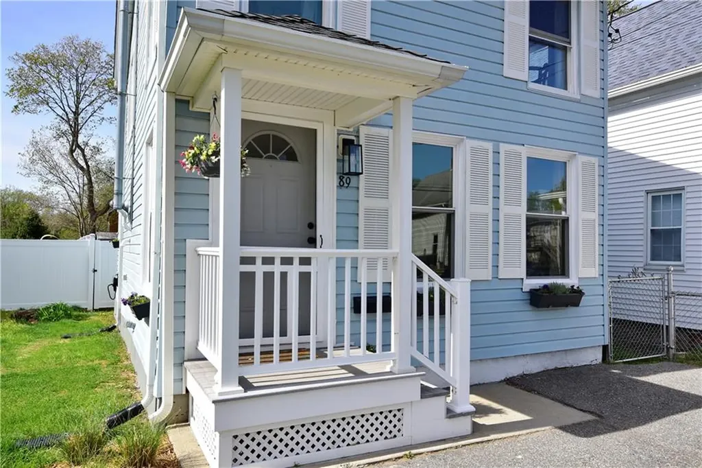 89 Rock Avenue Warwick RI 02889