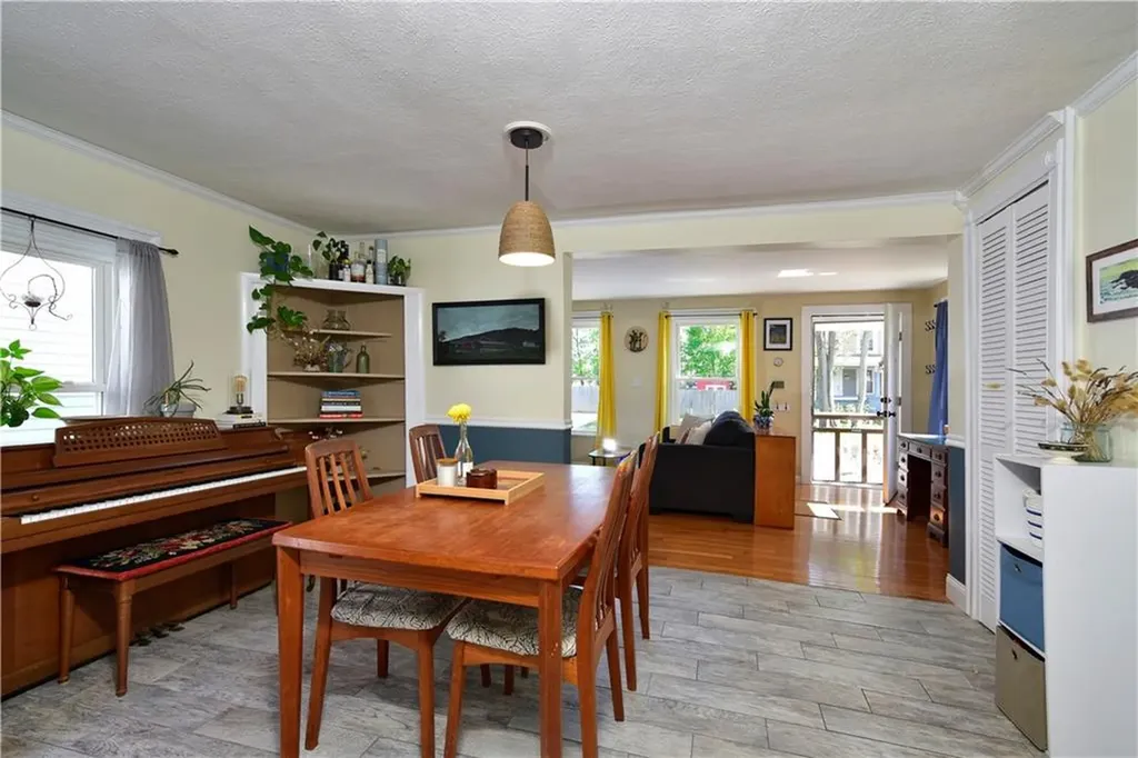 89 Rock Avenue Warwick RI 02889
