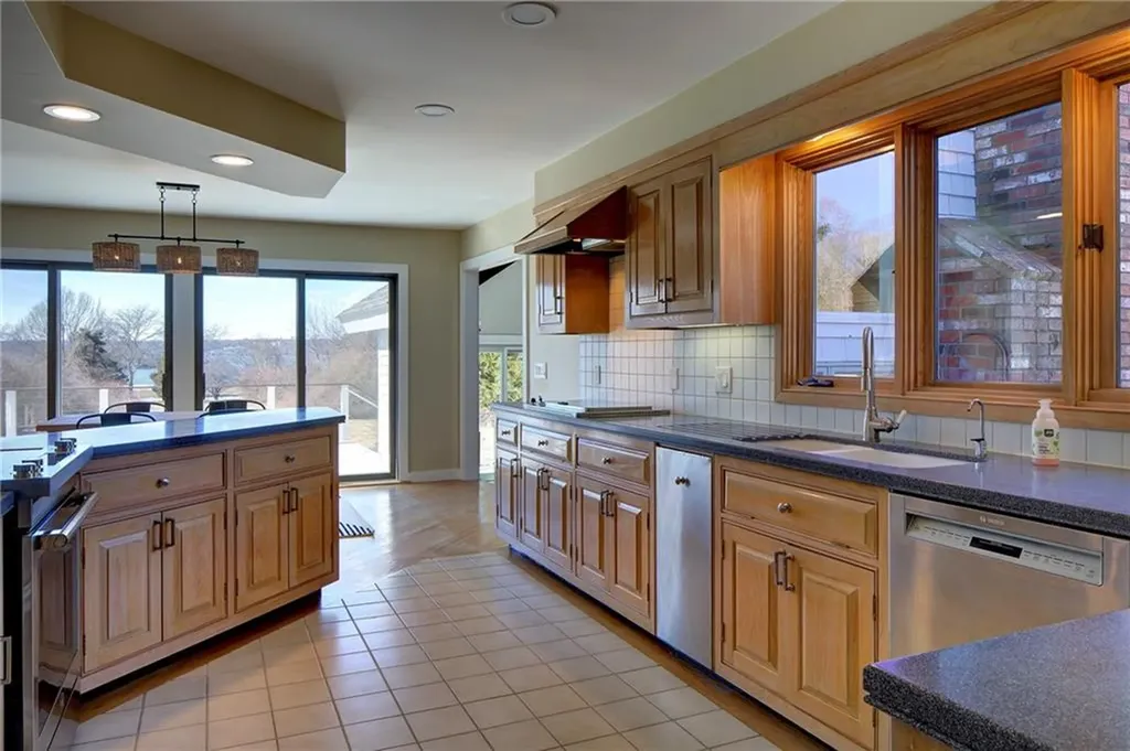 176 Winnisimet Drive Tiverton RI 02878