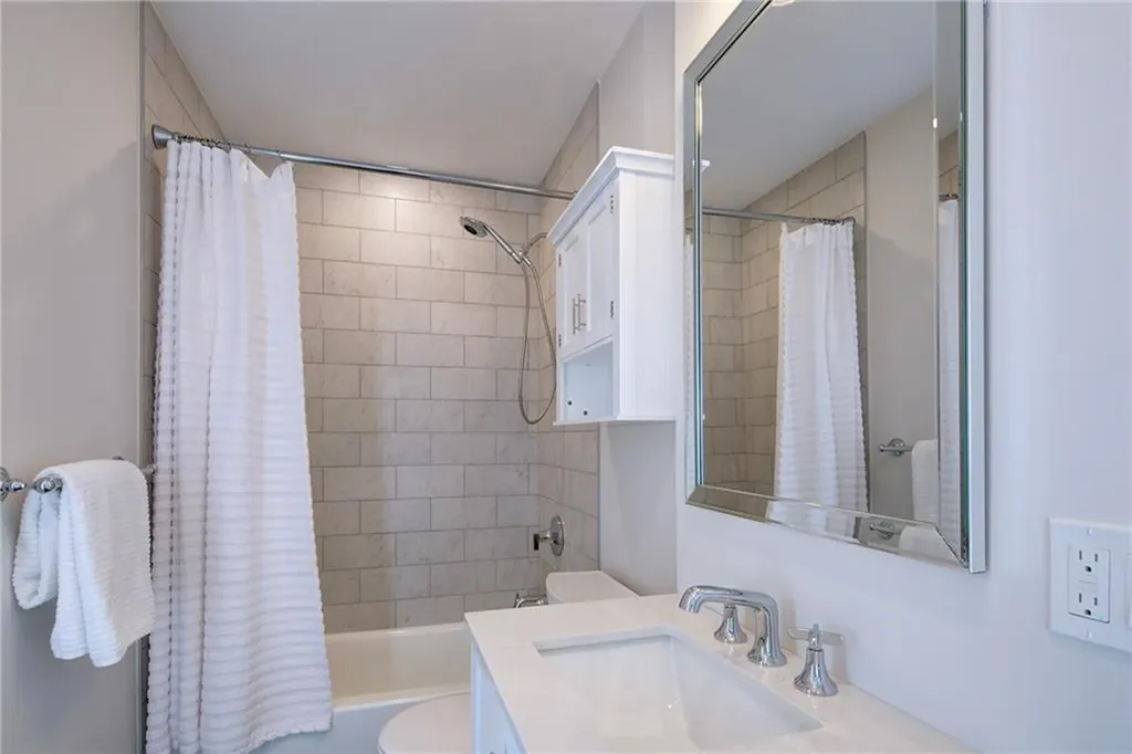 176 Winnisimet Drive Tiverton RI 02878