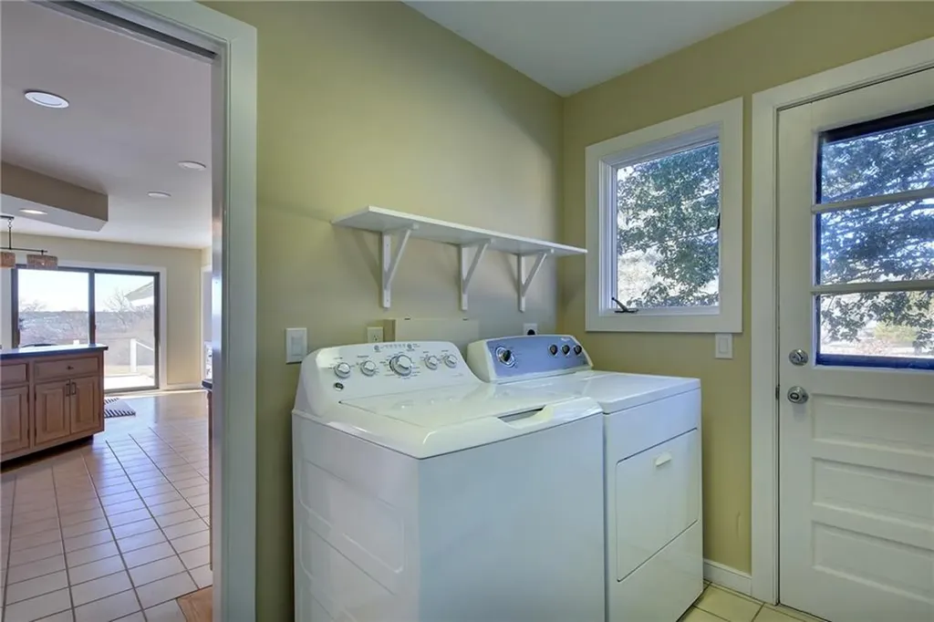 176 Winnisimet Drive Tiverton RI 02878