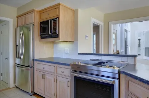 176 Winnisimet Drive Tiverton RI 02878