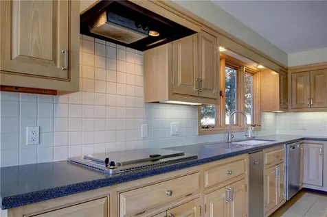 176 Winnisimet Drive Tiverton RI 02878