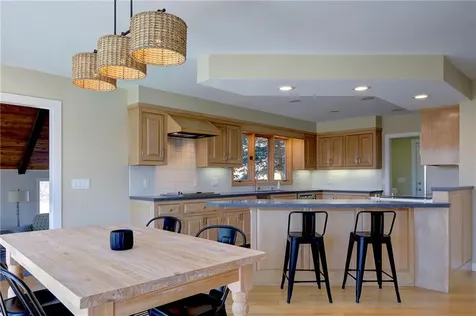 176 Winnisimet Drive Tiverton RI 02878