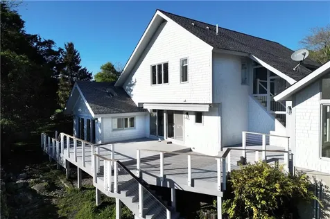 176 Winnisimet Drive Tiverton RI 02878