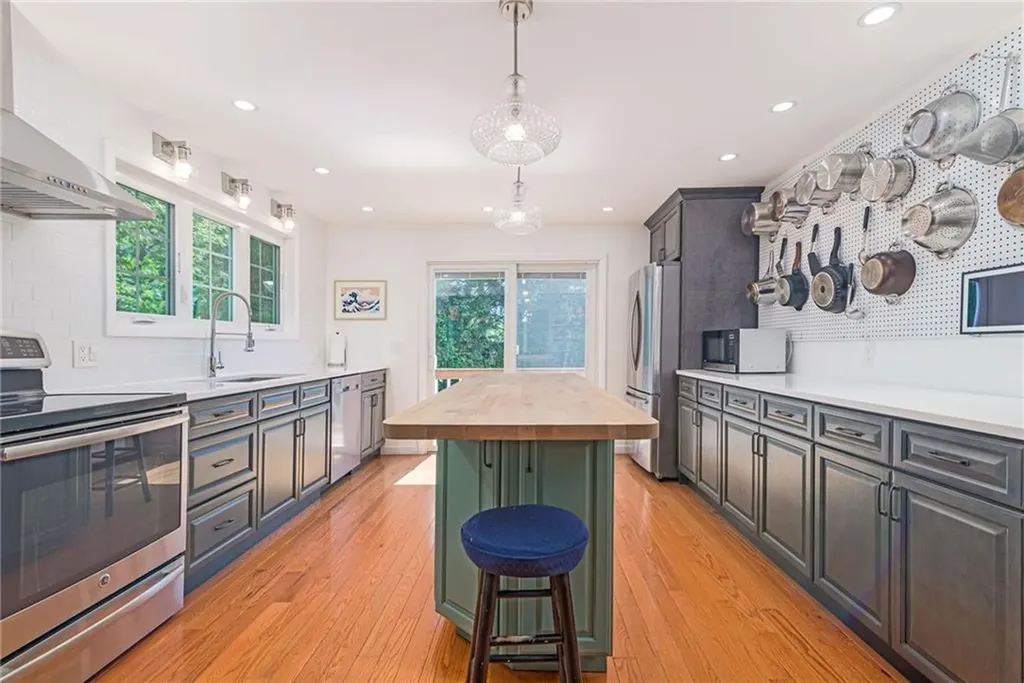 25 Spanker Street Jamestown RI 02835