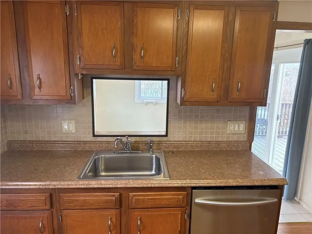 357 Chapmans Avenue Warwick RI 02886