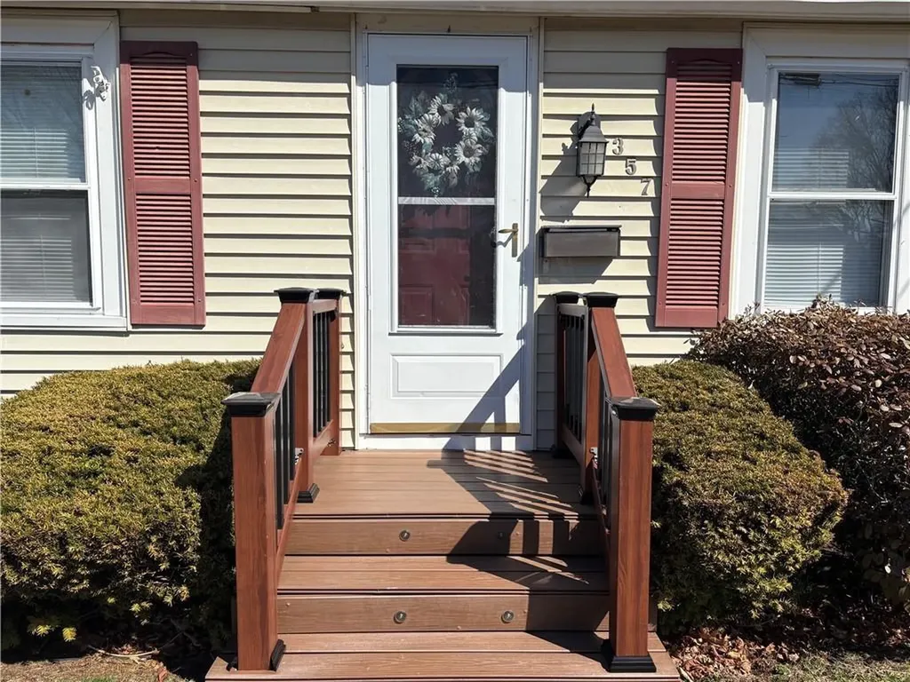 357 Chapmans Avenue Warwick RI 02886
