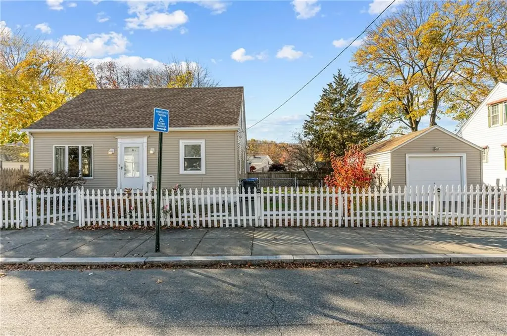 32 Dedham Avenue Providence RI 02909