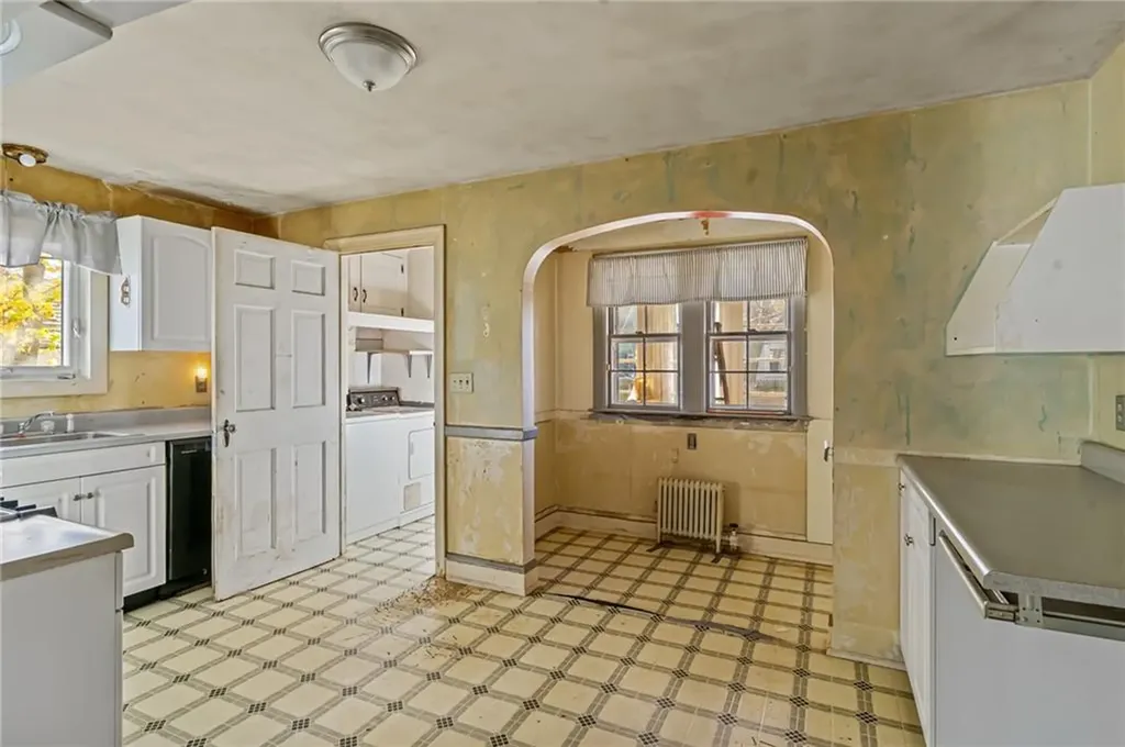 32 Dedham Avenue Providence RI 02909