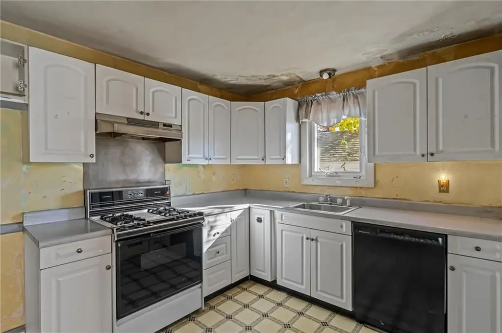 32 Dedham Avenue Providence RI 02909