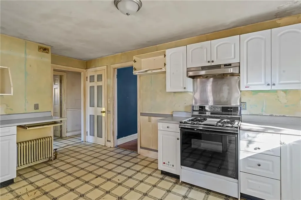 32 Dedham Avenue Providence RI 02909
