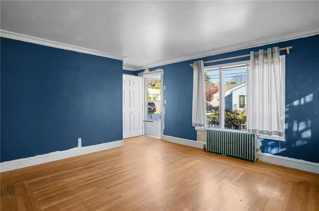 32 Dedham Avenue Providence RI 02909