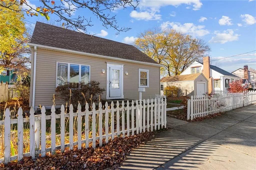 32 Dedham Avenue Providence RI 02909