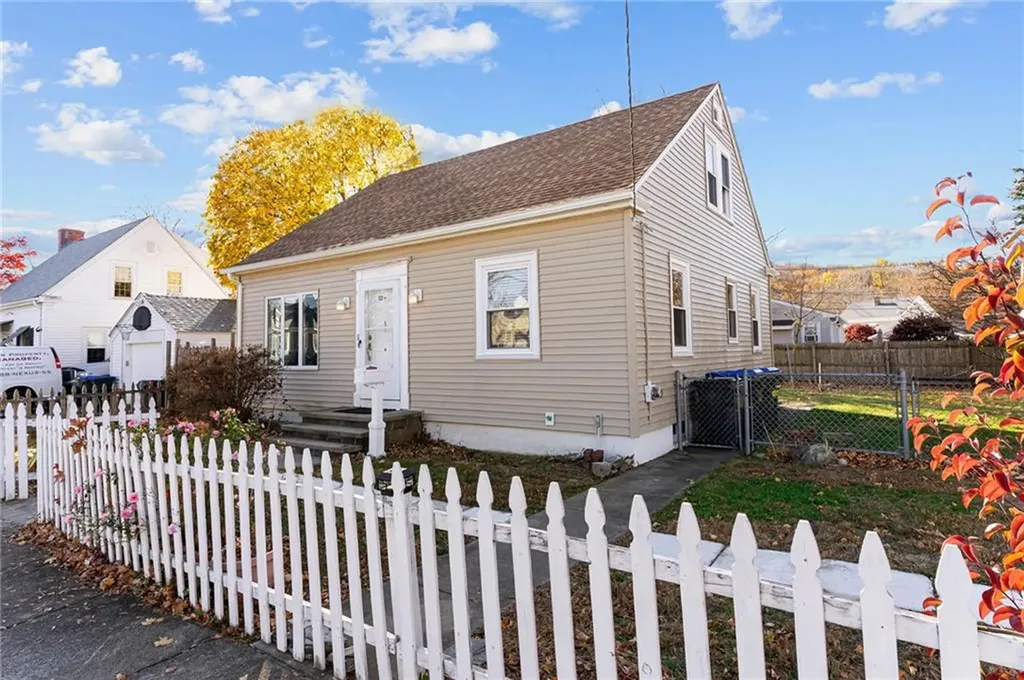 32 Dedham Avenue Providence RI 02909