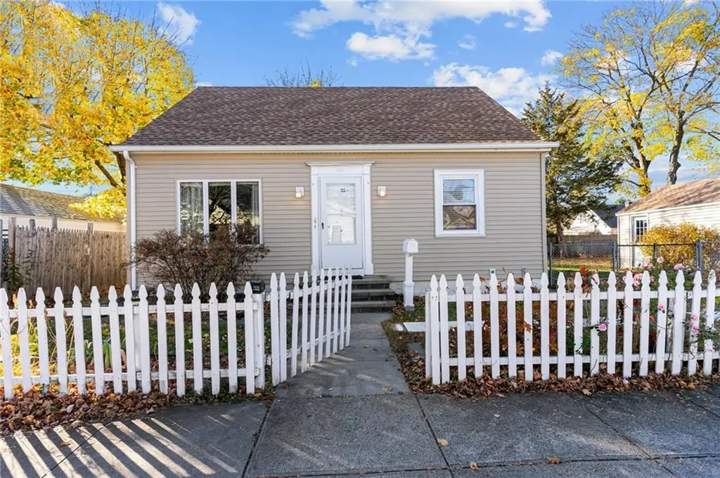 32 Dedham Avenue Providence RI 02909