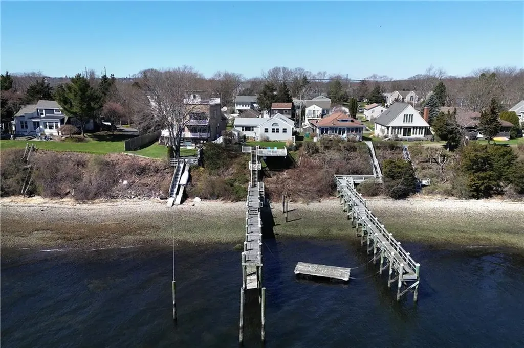 31 Narragansett Boulevard Portsmouth RI 02871