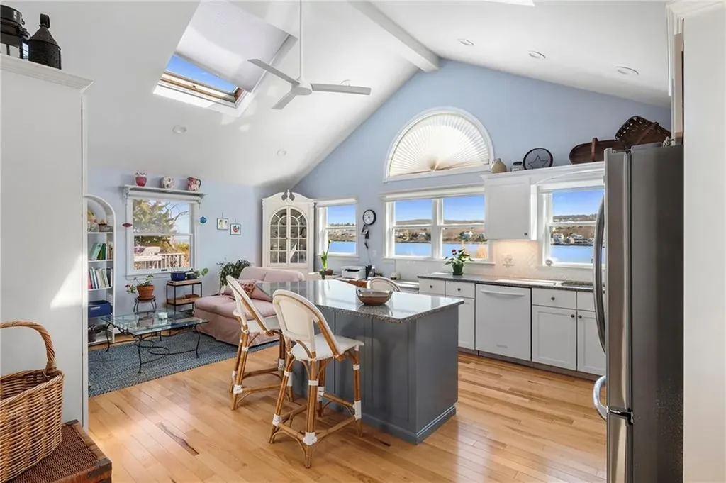 31 Narragansett Boulevard Portsmouth RI 02871