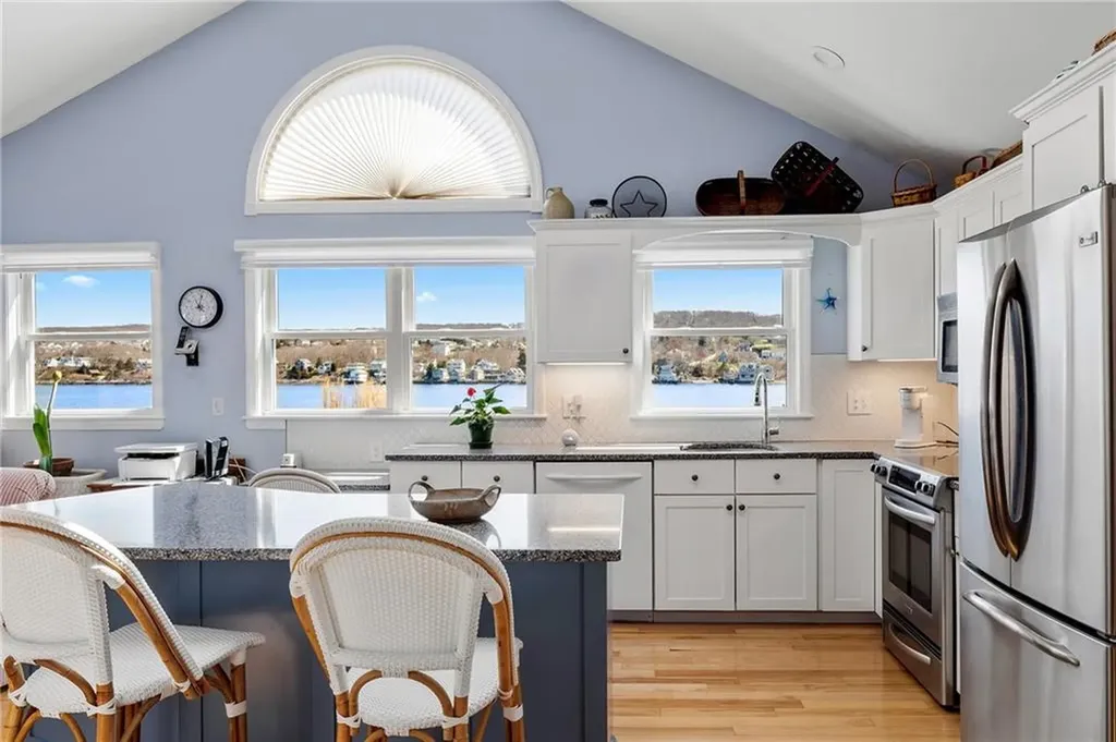 31 Narragansett Boulevard Portsmouth RI 02871
