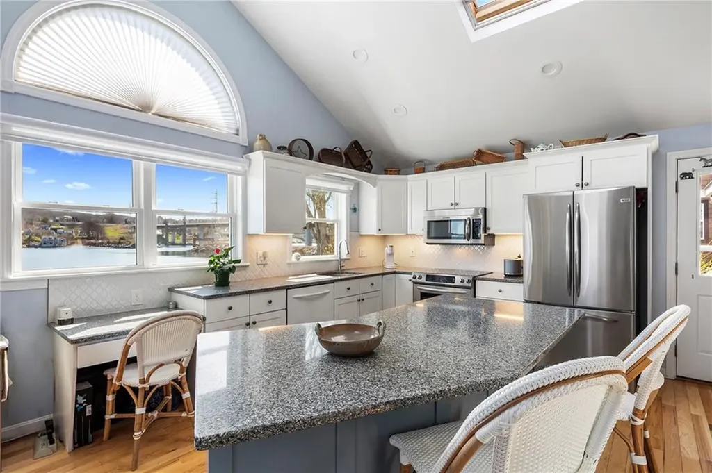 31 Narragansett Boulevard Portsmouth RI 02871