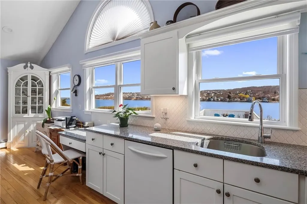 31 Narragansett Boulevard Portsmouth RI 02871