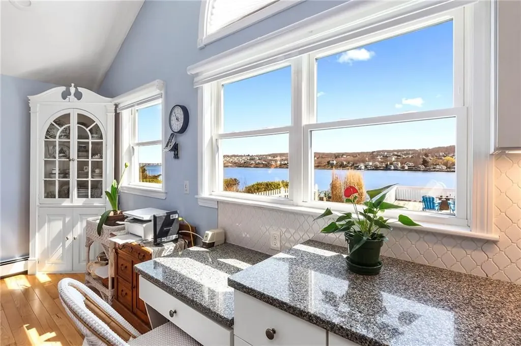 31 Narragansett Boulevard Portsmouth RI 02871