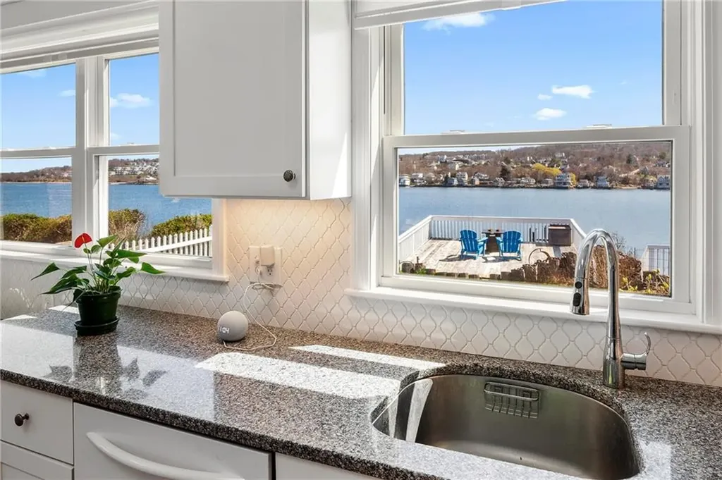 31 Narragansett Boulevard Portsmouth RI 02871