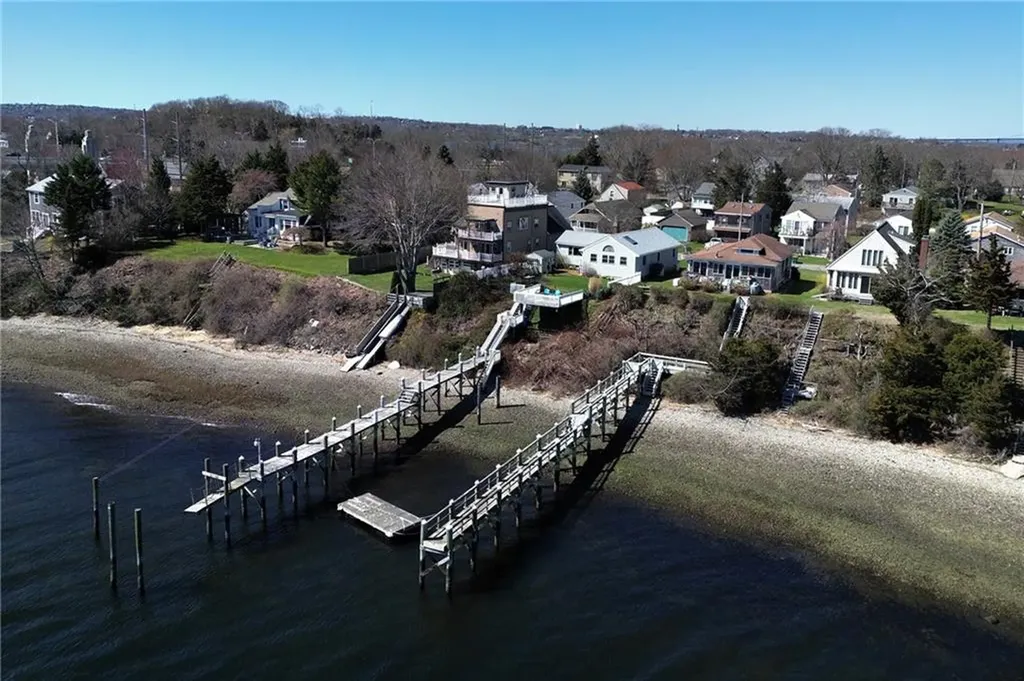 31 Narragansett Boulevard Portsmouth RI 02871