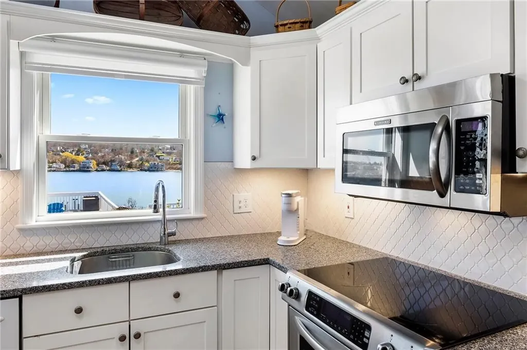 31 Narragansett Boulevard Portsmouth RI 02871