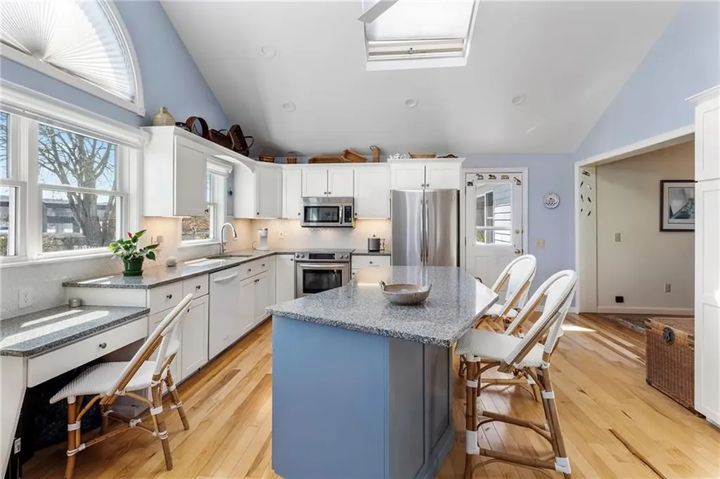 31 Narragansett Boulevard Portsmouth RI 02871