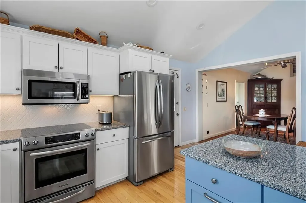 31 Narragansett Boulevard Portsmouth RI 02871